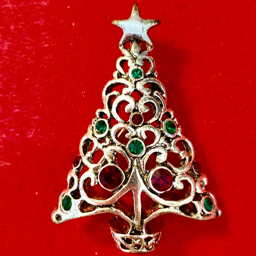 Silver Sparkly Christmas red and green Rhinestone Christmas Tree Brooch! 🎄🎄🎄